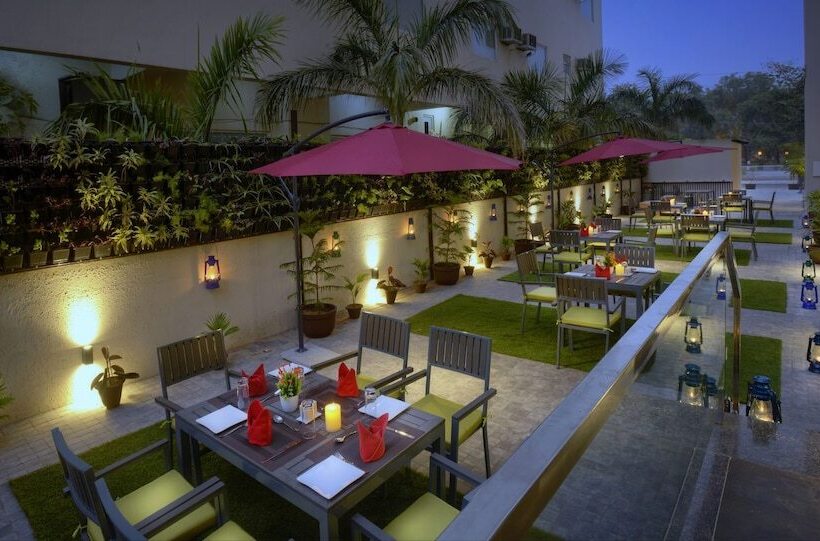 هتل Golden Tulip Agra