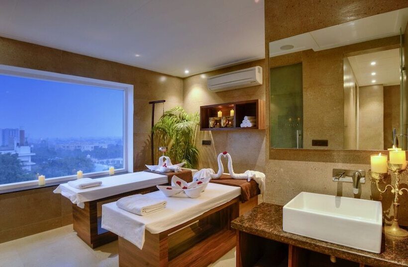 هتل Golden Tulip Agra