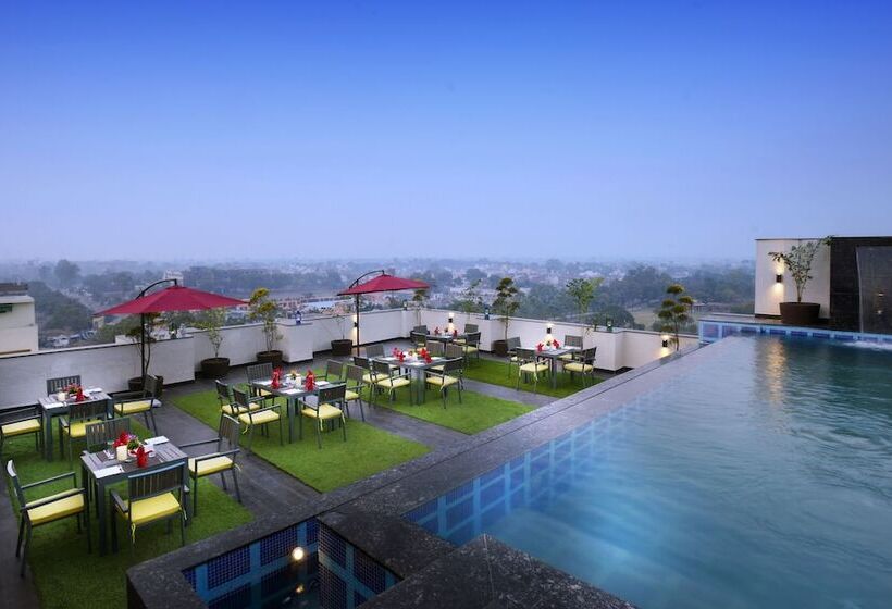 هتل Golden Tulip Agra