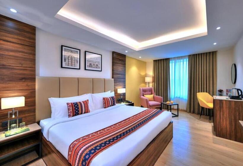 هتل Golden Tulip Agra