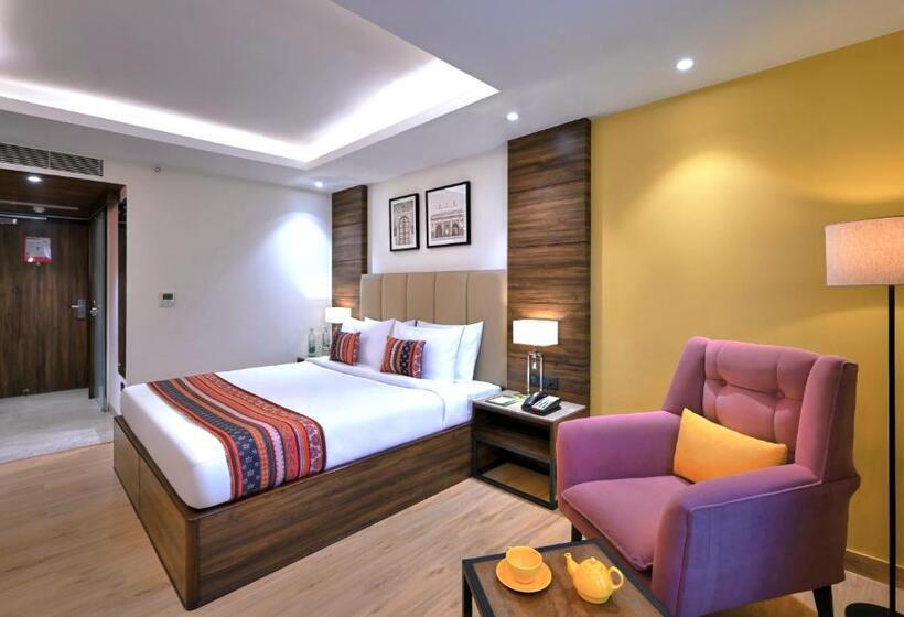 هتل Golden Tulip Agra