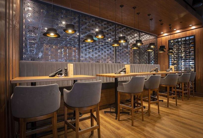 ホテル Sandman Signature Sherwood Park