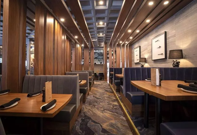 ホテル Sandman Signature Sherwood Park