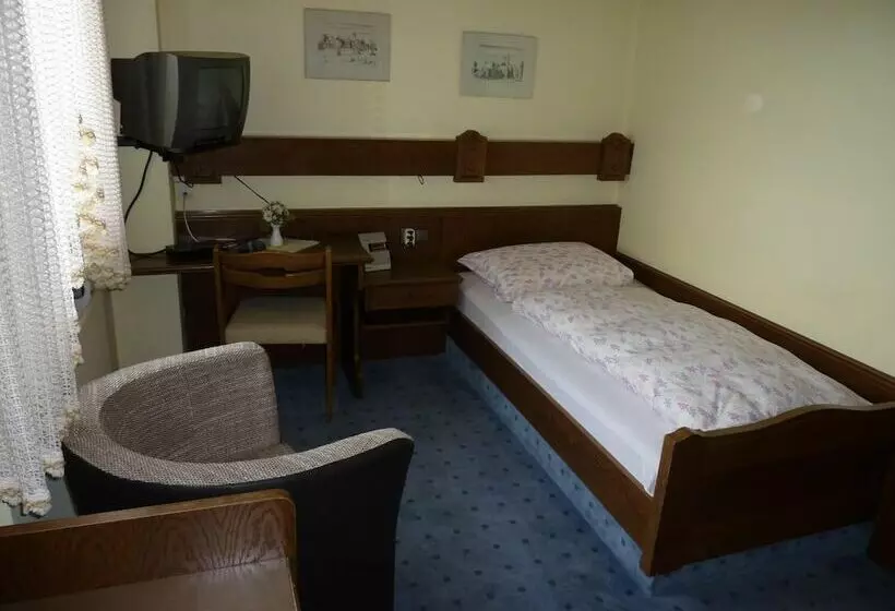 Majatalo Gast  Und Gästehaus Simon