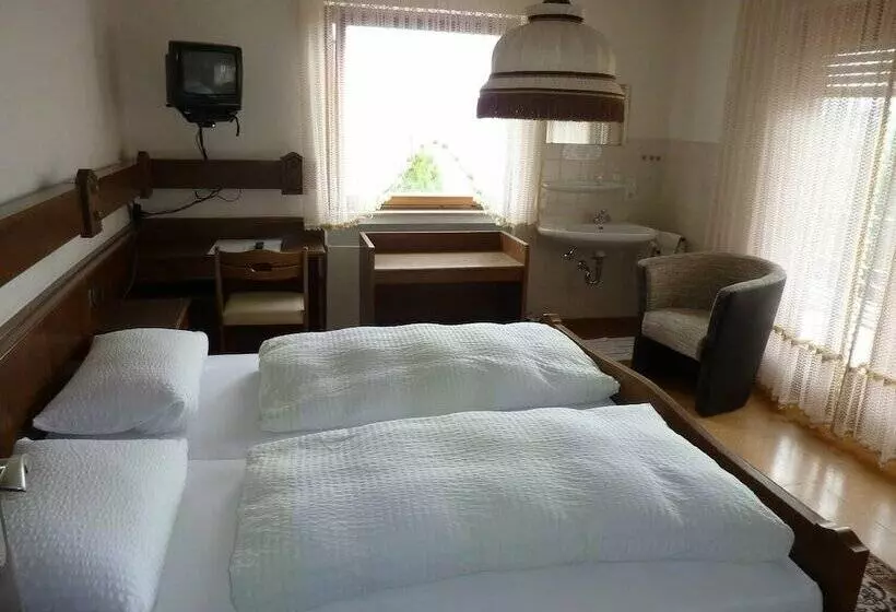 Majatalo Gast  Und Gästehaus Simon