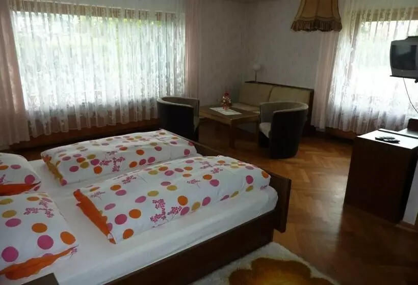 Majatalo Gast  Und Gästehaus Simon