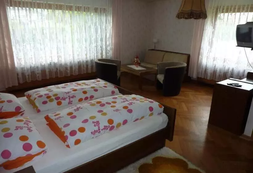 Majatalo Gast  Und Gästehaus Simon