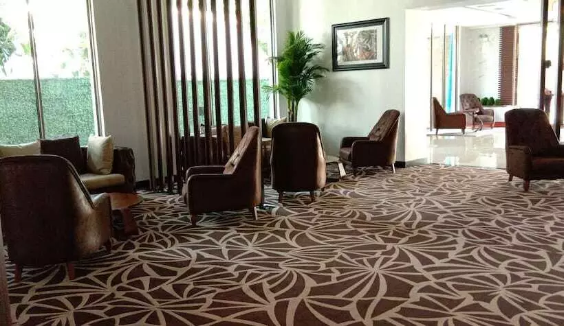 Summerset Continental Hotel By Usuma
