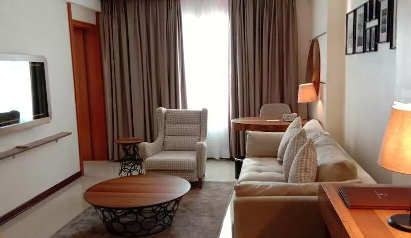 Summerset Continental Hotel By Usuma