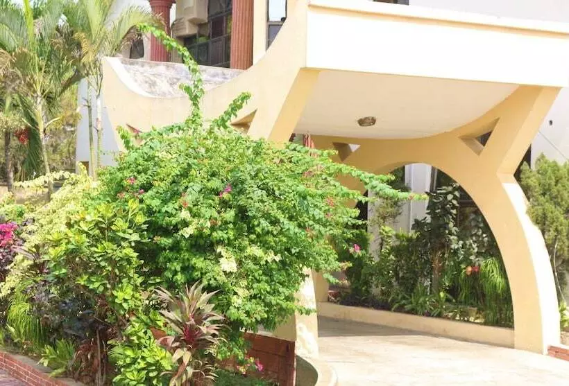 Tourist Castle Hotel And Suites