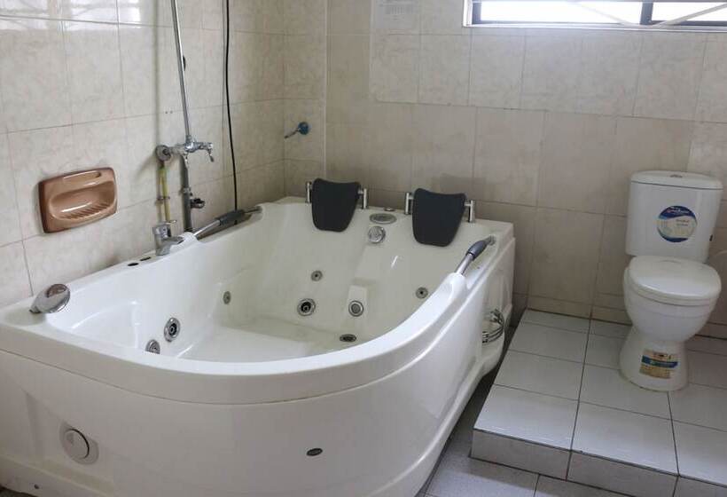 Tourist Castle Hotel And Suites