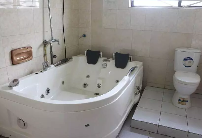 Tourist Castle Hotel And Suites