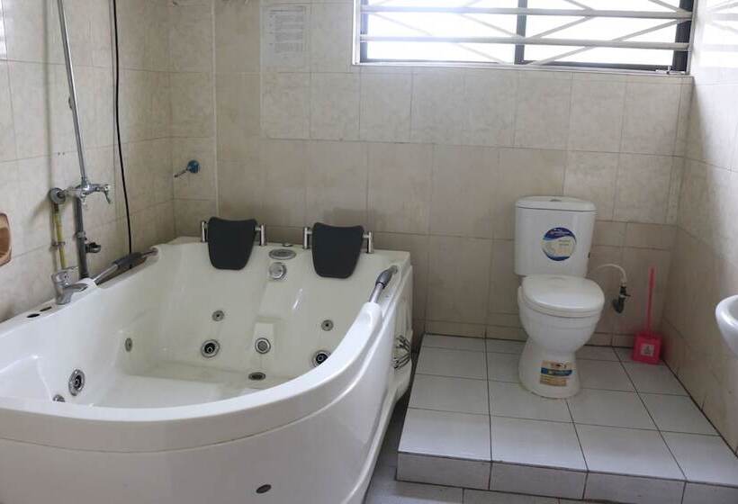 Tourist Castle Hotel And Suites