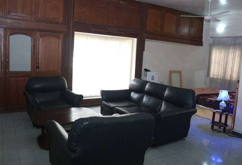 Tourist Castle Hotel And Suites