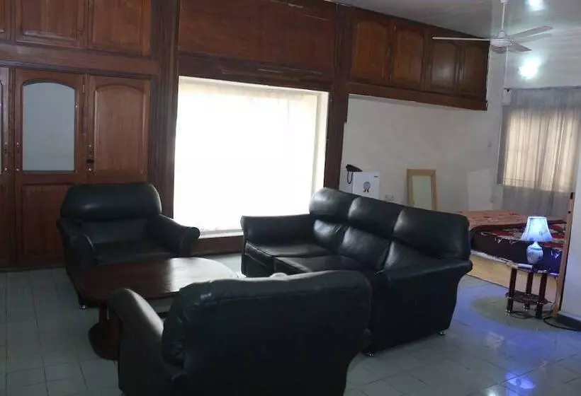 Tourist Castle Hotel And Suites