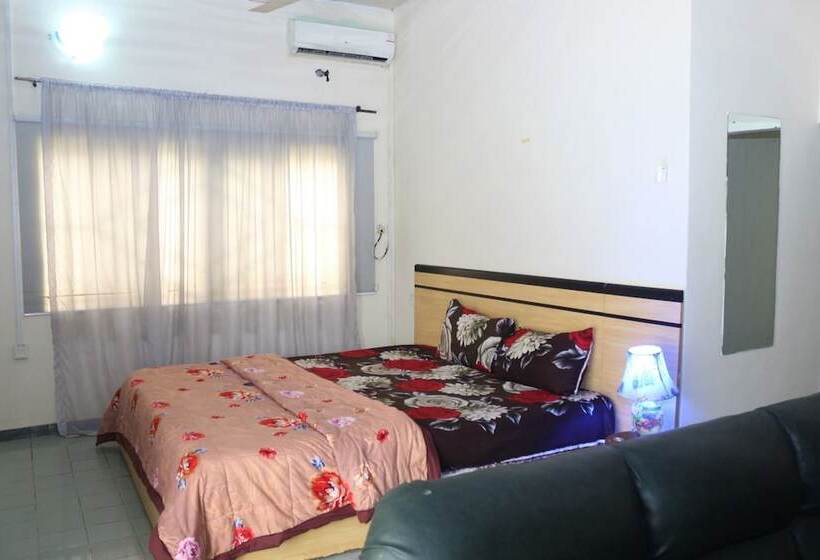 Tourist Castle Hotel And Suites