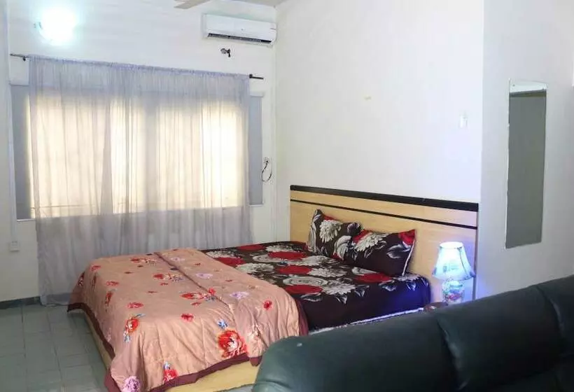 Tourist Castle Hotel And Suites