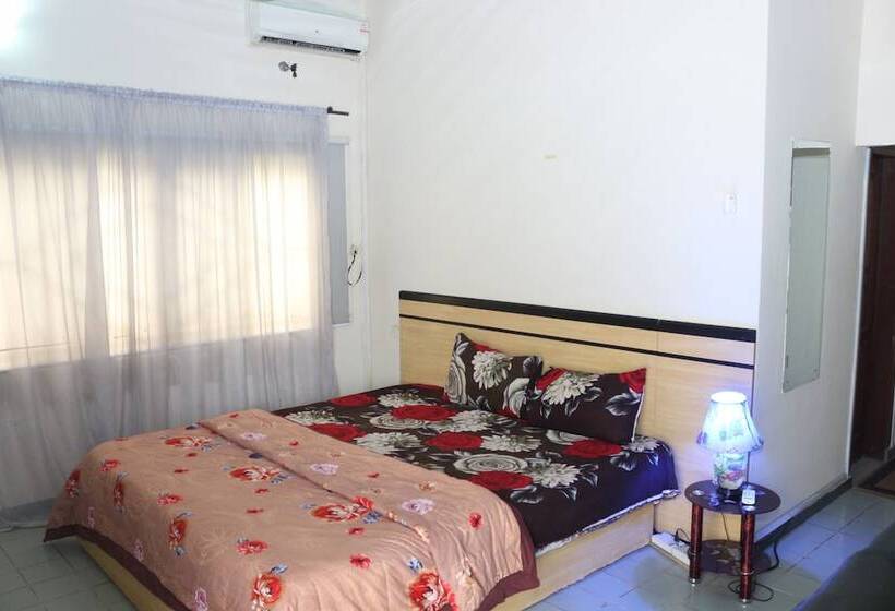 Tourist Castle Hotel And Suites