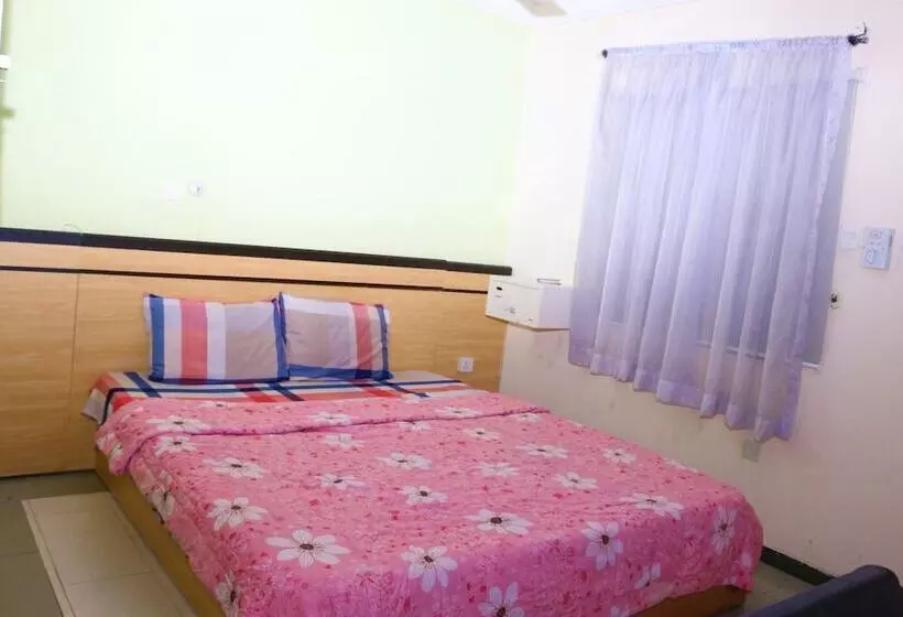 Tourist Castle Hotel And Suites