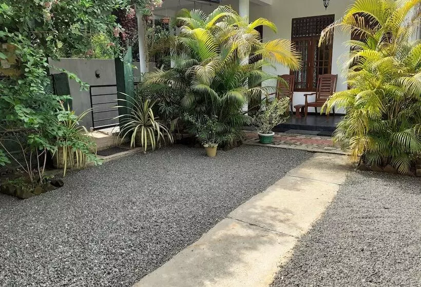 ベッドアンドブレックファースト Golden Pearl Safari Villa