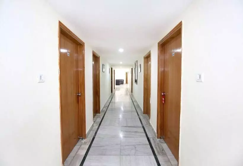 Hotelli Capital O 12767  Grand Chinar