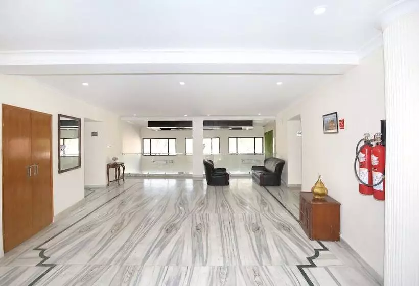 Hotelli Capital O 12767  Grand Chinar