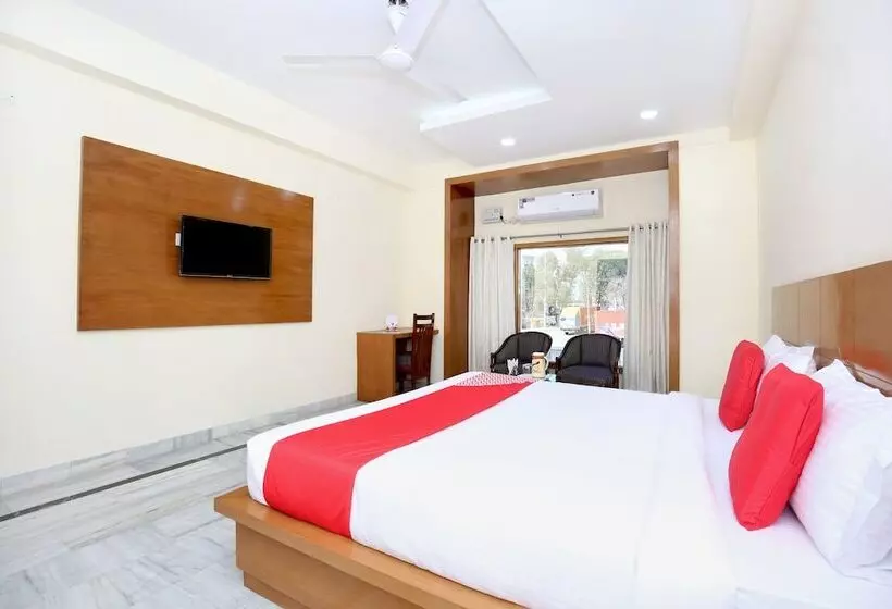 Hotelli Capital O 12767  Grand Chinar