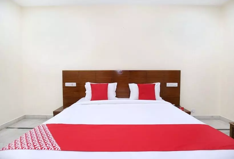 Hotelli Capital O 12767  Grand Chinar