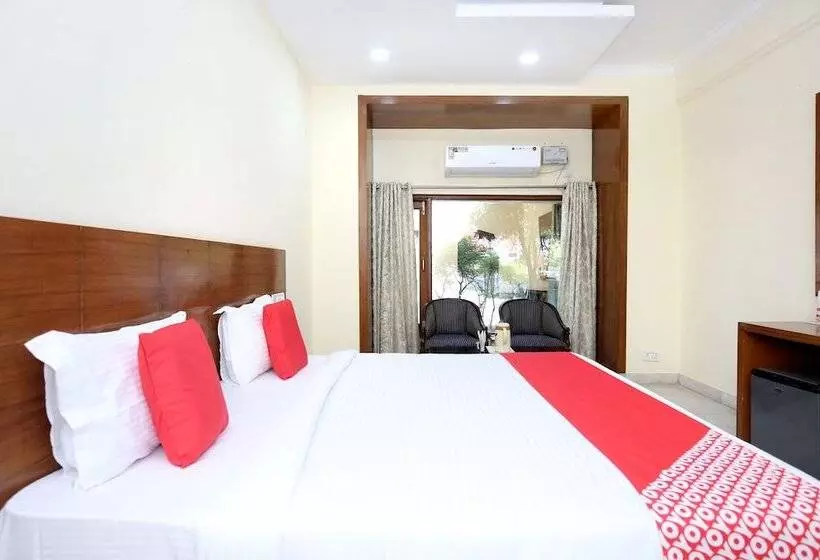 Hotelli Capital O 12767  Grand Chinar