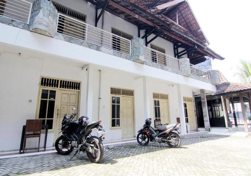 בית מלון כפרי Griya Godean Syariah Yogyakarta