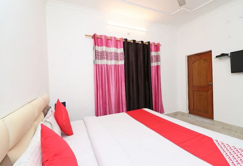 호텔 Himalayan Village