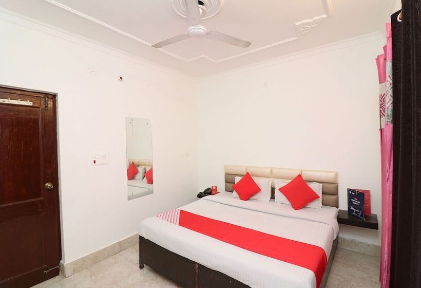 호텔 Himalayan Village