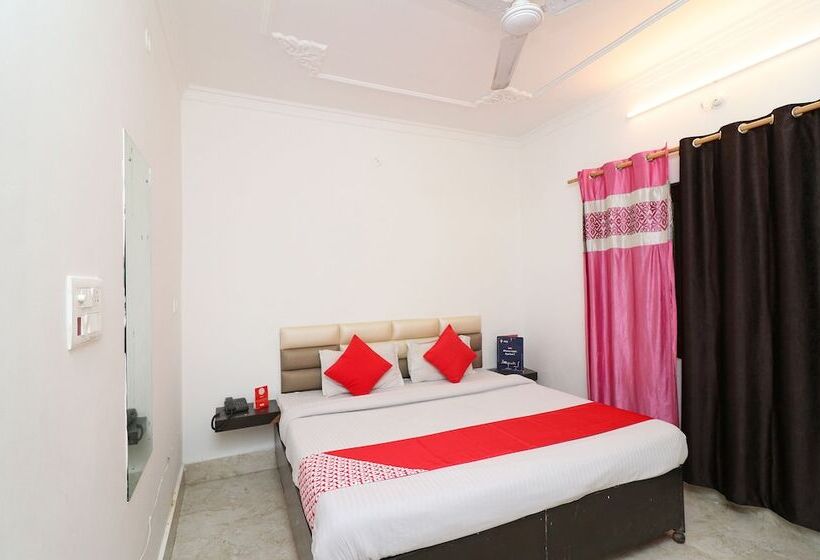 호텔 Himalayan Village