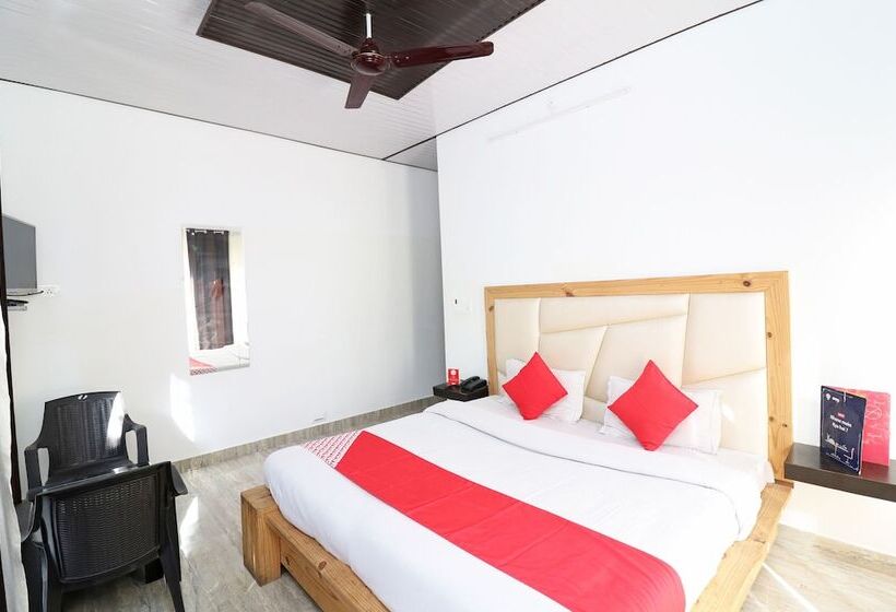 호텔 Himalayan Village