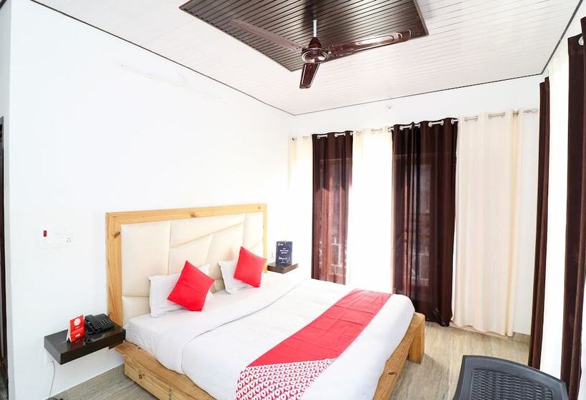 호텔 Himalayan Village