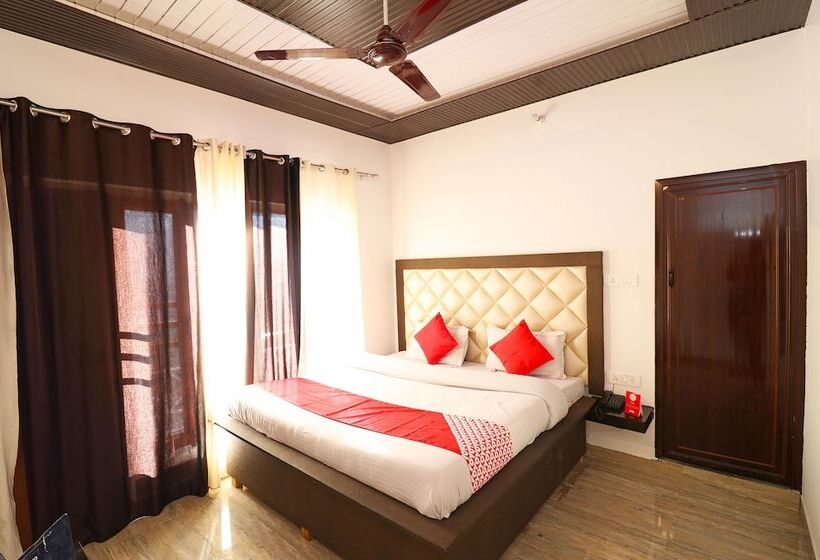 호텔 Himalayan Village