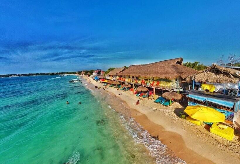 هتل Nuestros Tres Tesoros