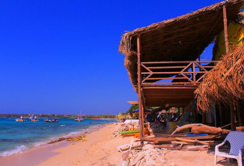 هتل Nuestros Tres Tesoros