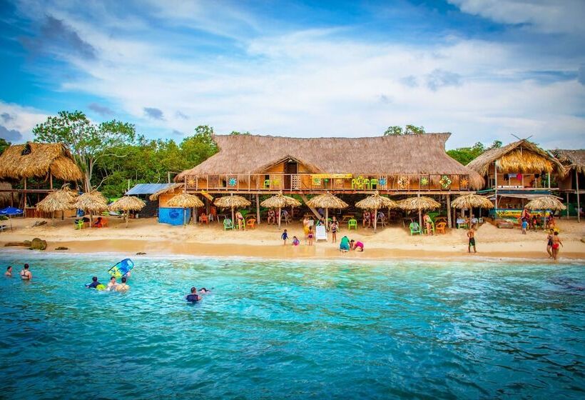 هتل Nuestros Tres Tesoros