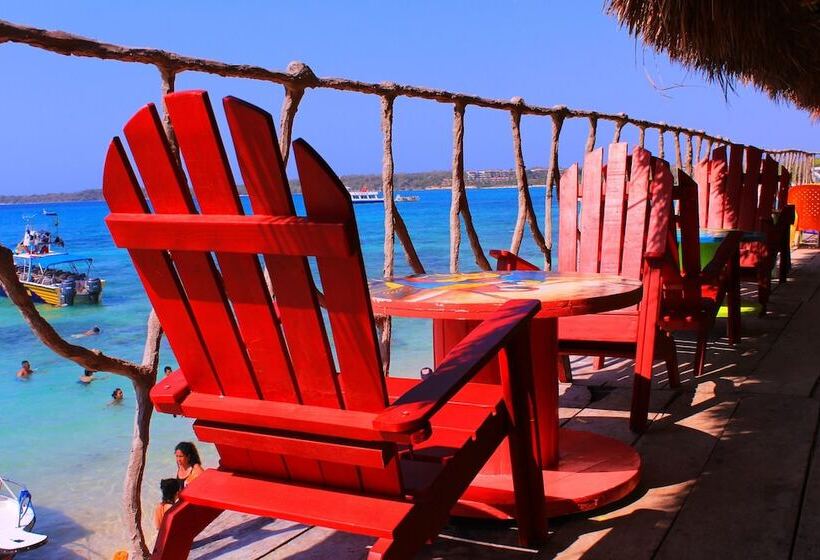 هتل Nuestros Tres Tesoros