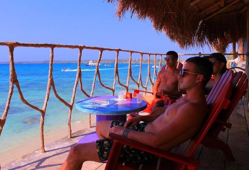 هتل Nuestros Tres Tesoros