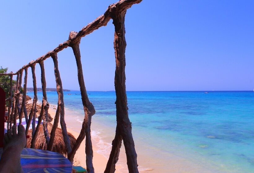 هتل Nuestros Tres Tesoros