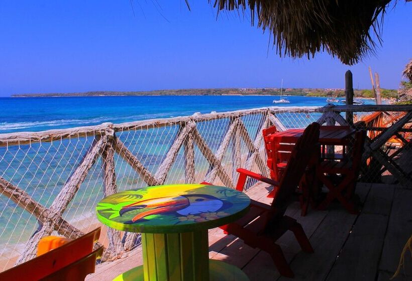 هتل Nuestros Tres Tesoros