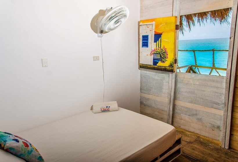 هتل Nuestros Tres Tesoros