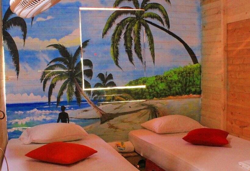 هتل Nuestros Tres Tesoros