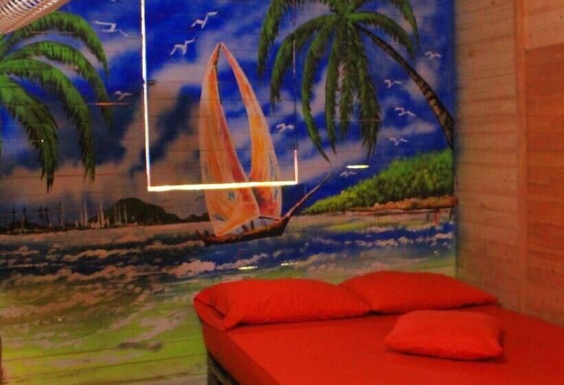 هتل Nuestros Tres Tesoros