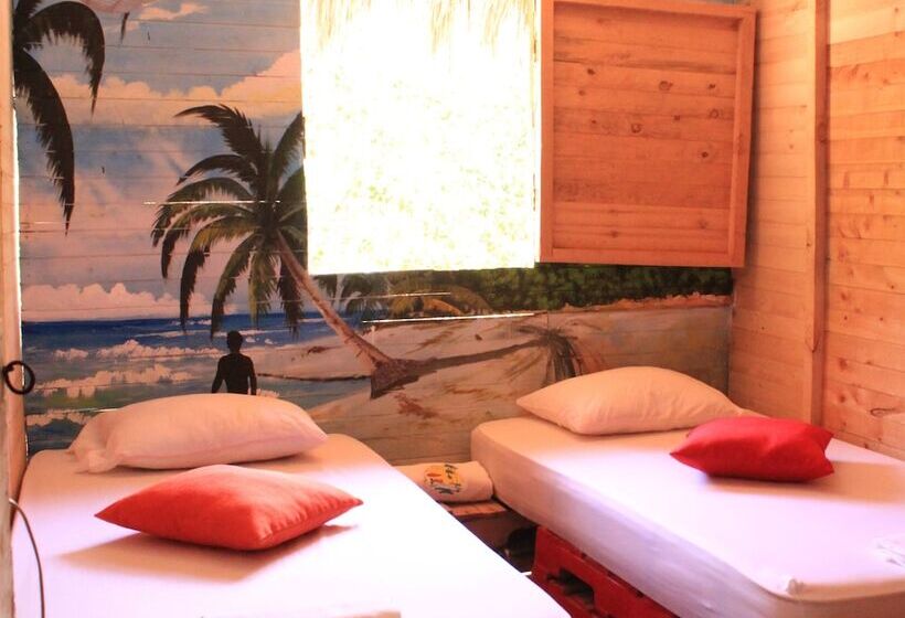 هتل Nuestros Tres Tesoros