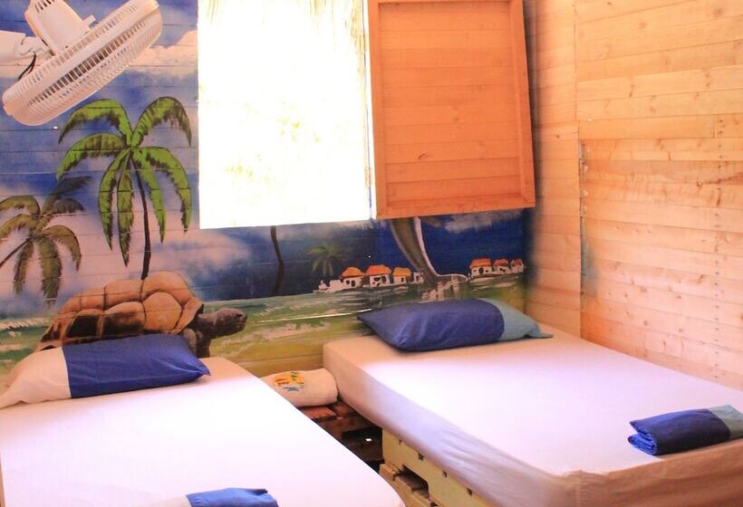 هتل Nuestros Tres Tesoros