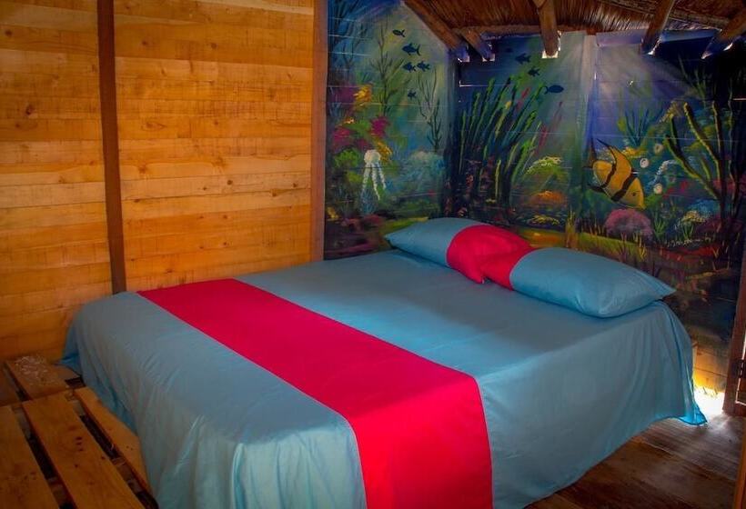 هتل Nuestros Tres Tesoros