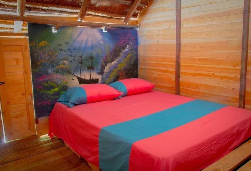 هتل Nuestros Tres Tesoros